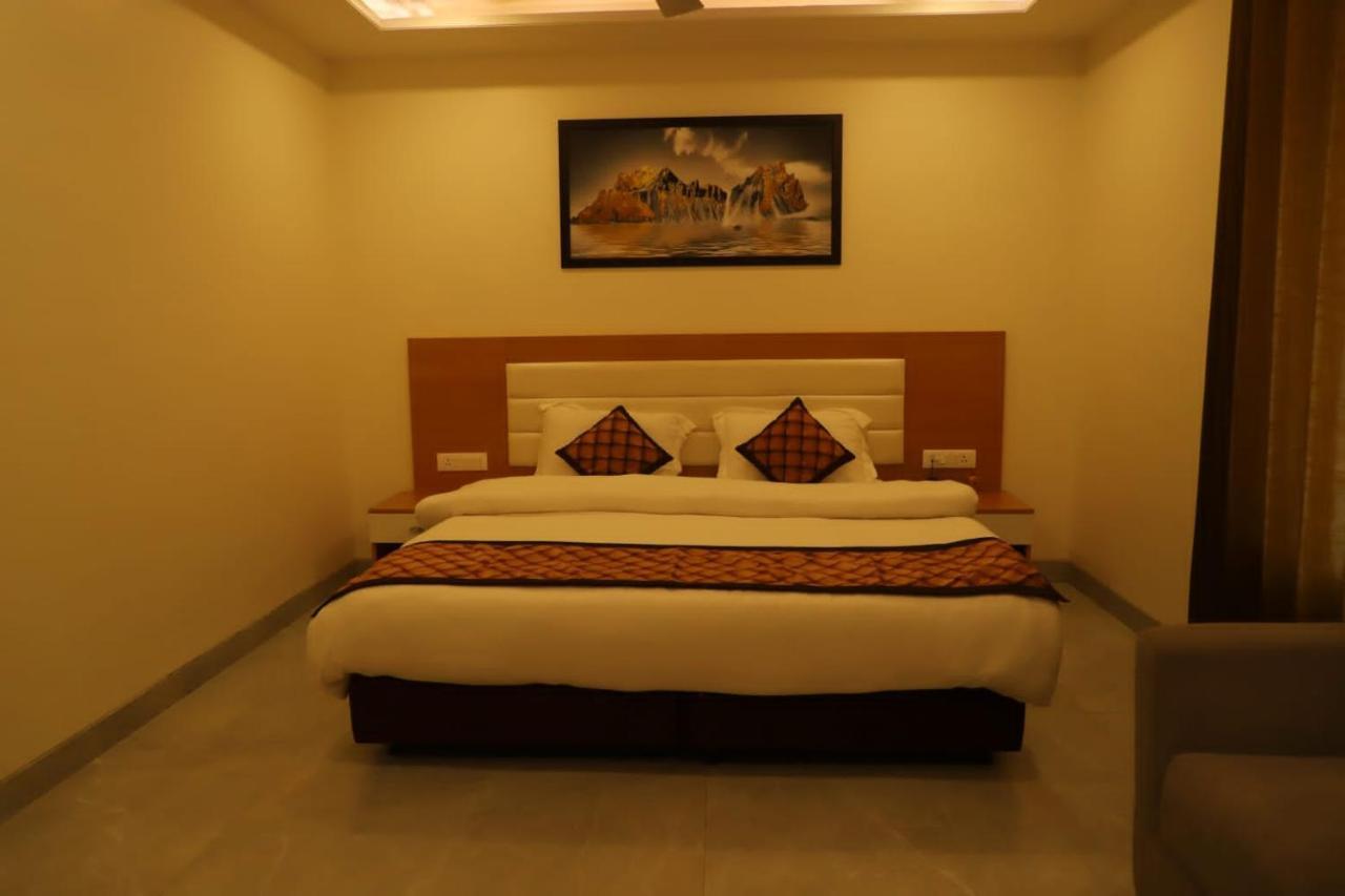 Hotel Ananda Castle Vrindāvan Exterior foto